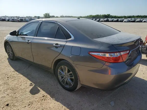 4T1BF1FK7GU205223 2016 TOYOTA CAMRY - Image 2