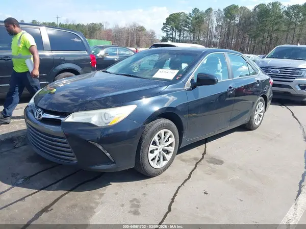 4T1BF1FK7GU219428 2016 TOYOTA CAMRY - Image 2
