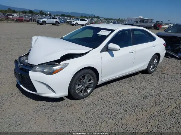 4T1BF1FK7GU219784 2016 TOYOTA CAMRY - Image 2