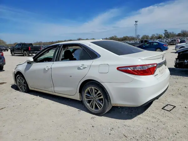 4T1BF1FK7GU222815 2016 TOYOTA CAMRY - Image 2