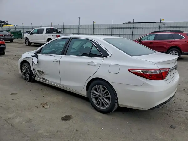4T1BF1FK7GU223687 2016 TOYOTA CAMRY - Image 2