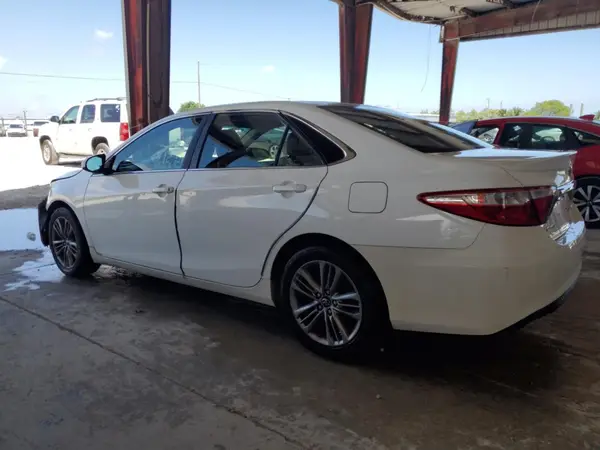 4T1BF1FK7GU224497 2016 TOYOTA CAMRY - Image 2