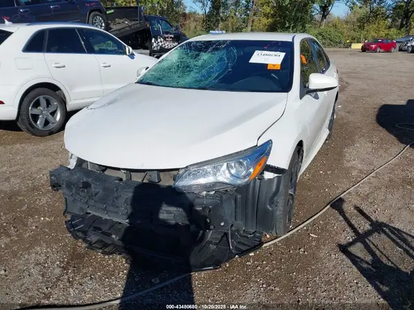 4T1BF1FK7GU226055 2016 TOYOTA CAMRY - Image 2