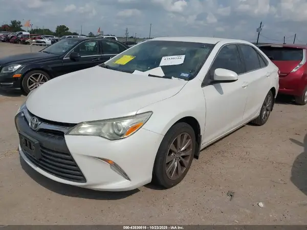 4T1BF1FK7GU231207 2016 TOYOTA CAMRY - Image 2