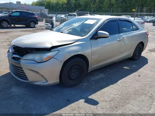 4T1BF1FK7GU232079 2016 TOYOTA CAMRY - Image 2
