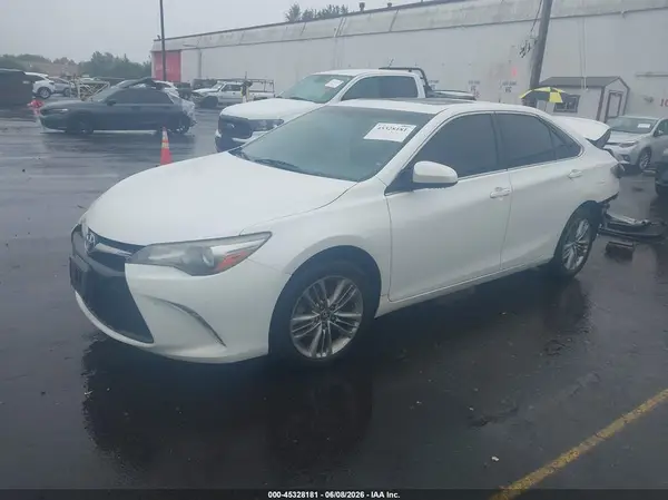 4T1BF1FK7GU235404 2016 TOYOTA CAMRY - Image 2