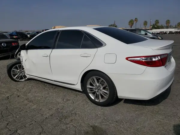 4T1BF1FK7GU238027 2016 TOYOTA CAMRY - Image 2
