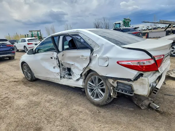 4T1BF1FK7GU240005 2016 TOYOTA CAMRY - Image 2