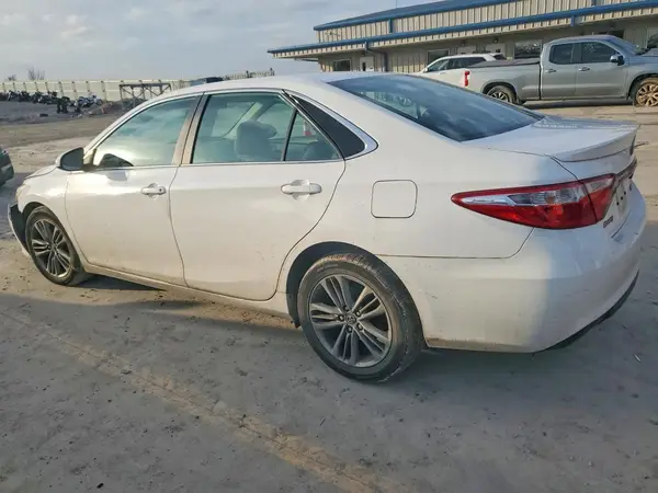 4T1BF1FK7GU240859 2016 TOYOTA CAMRY - Image 2