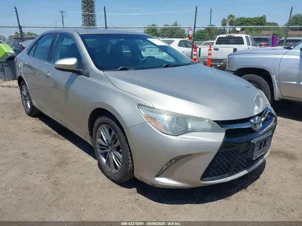 4T1BF1FK7GU241350 2016 TOYOTA CAMRY - Image 1