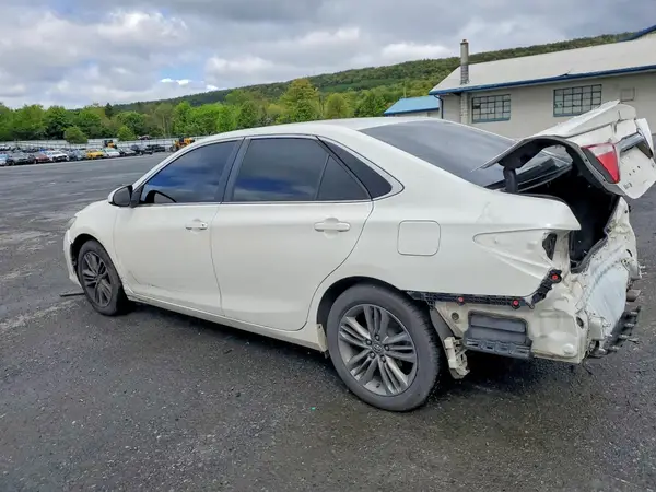 4T1BF1FK7GU242157 2016 TOYOTA CAMRY - Image 2