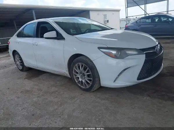 4T1BF1FK7GU242319 2016 TOYOTA CAMRY - Image 1