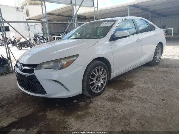 4T1BF1FK7GU242319 2016 TOYOTA CAMRY - Image 2