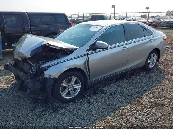 4T1BF1FK7GU247052 2016 TOYOTA CAMRY - Image 2