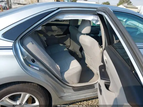 4T1BF1FK7GU247052 2016 TOYOTA CAMRY - Image 8