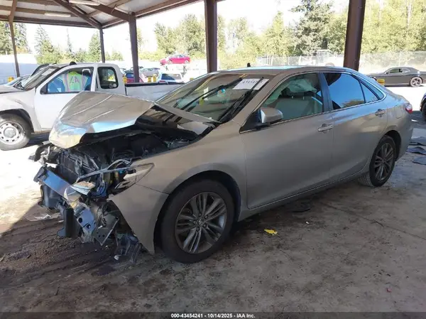 4T1BF1FK7GU247911 2016 TOYOTA CAMRY - Image 2