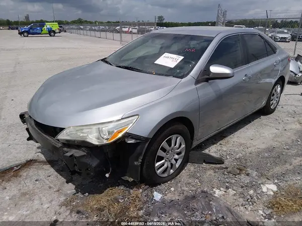 4T1BF1FK7GU248055 2016 TOYOTA CAMRY - Image 2