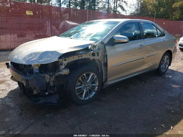 4T1BF1FK7GU249013 2016 TOYOTA CAMRY - Image 2