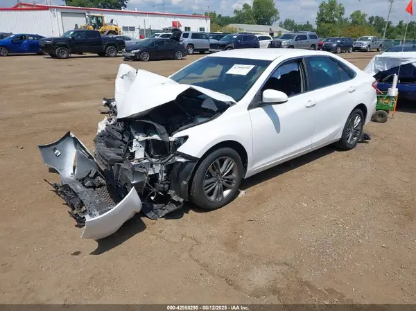 4T1BF1FK7GU249321 2016 TOYOTA CAMRY - Image 2