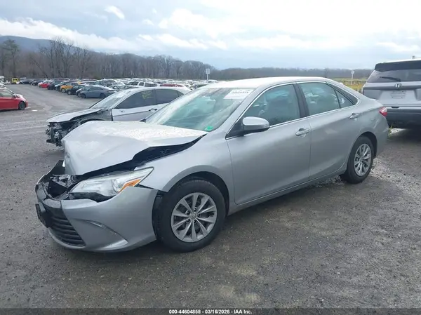 4T1BF1FK7GU250081 2016 TOYOTA CAMRY - Image 2