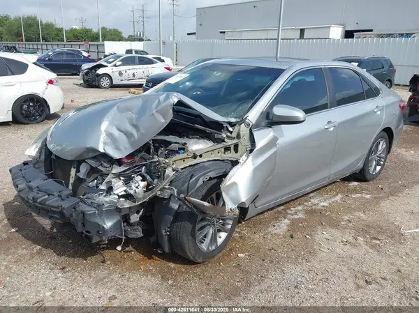 4T1BF1FK7GU252042 2016 TOYOTA CAMRY - Image 2