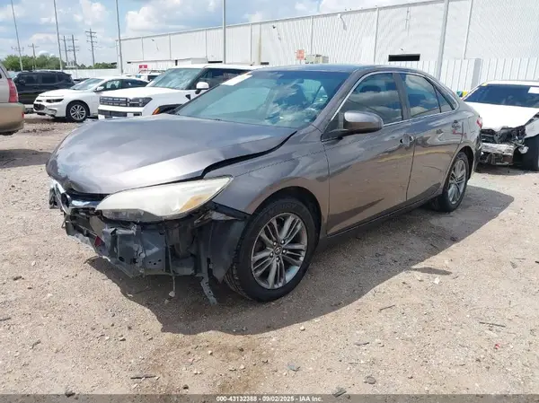 4T1BF1FK7GU254745 2016 TOYOTA CAMRY - Image 2