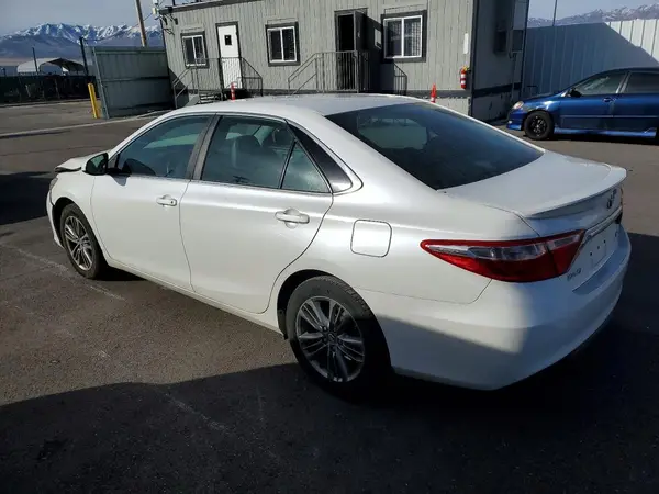 4T1BF1FK7GU255510 2016 TOYOTA CAMRY - Image 2