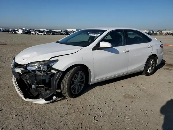 4T1BF1FK7GU256740 2016 TOYOTA CAMRY - Image 1