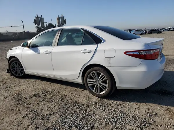 4T1BF1FK7GU256740 2016 TOYOTA CAMRY - Image 2
