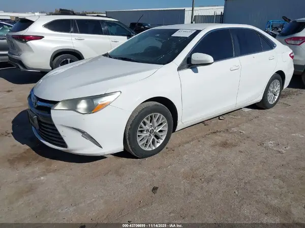 4T1BF1FK7GU258777 2016 TOYOTA CAMRY - Image 2