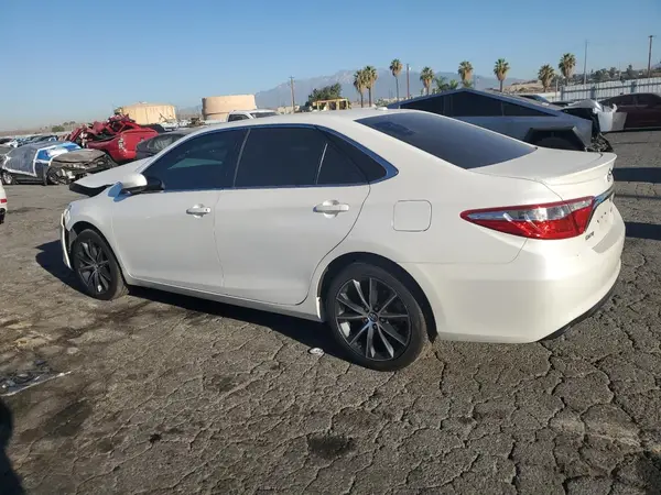 4T1BF1FK7GU259251 2016 TOYOTA CAMRY - Image 2