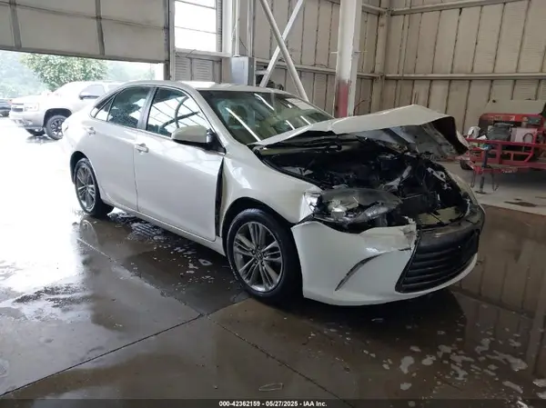 4T1BF1FK7GU261467 2016 TOYOTA CAMRY - Image 1