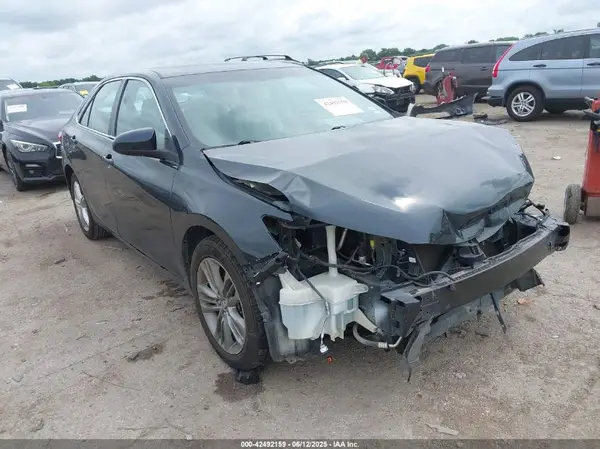 4T1BF1FK7GU263820 2016 TOYOTA CAMRY - Image 1