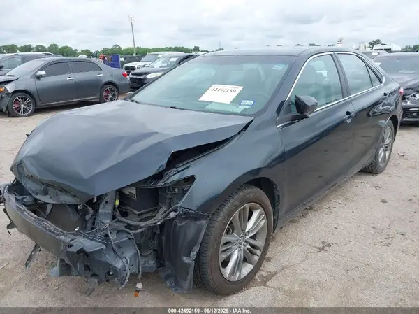 4T1BF1FK7GU263820 2016 TOYOTA CAMRY - Image 2