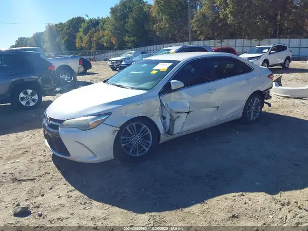 4T1BF1FK7GU264689 2016 TOYOTA CAMRY - Image 2