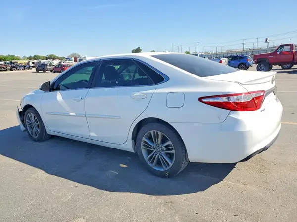 4T1BF1FK7GU264952 2016 TOYOTA CAMRY - Image 2