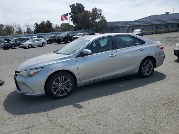 4T1BF1FK7GU502332 2016 TOYOTA CAMRY - Image 1
