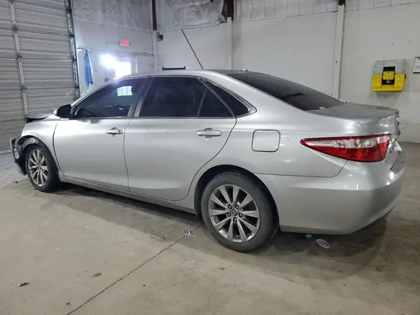 4T1BF1FK7GU502699 2016 TOYOTA CAMRY - Image 2