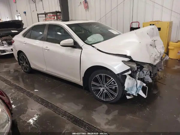 4T1BF1FK7GU510141 2016 TOYOTA CAMRY - Image 1