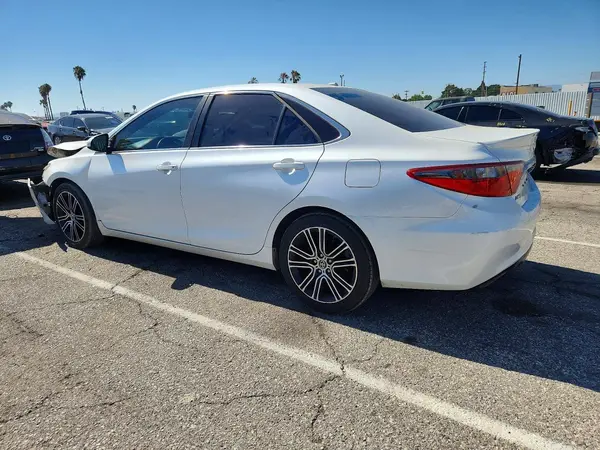 4T1BF1FK7GU512682 2016 TOYOTA CAMRY - Image 2