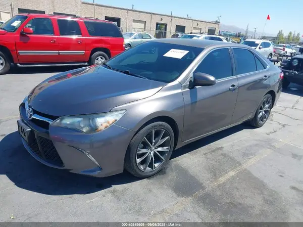 4T1BF1FK7GU518496 2016 TOYOTA CAMRY - Image 2