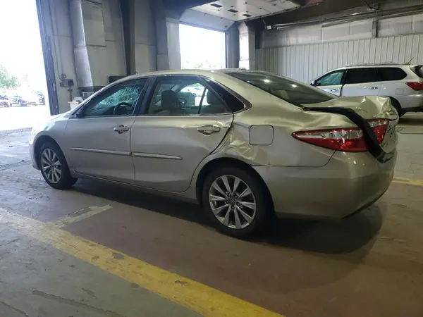 4T1BF1FK7GU518742 2016 TOYOTA CAMRY - Image 2