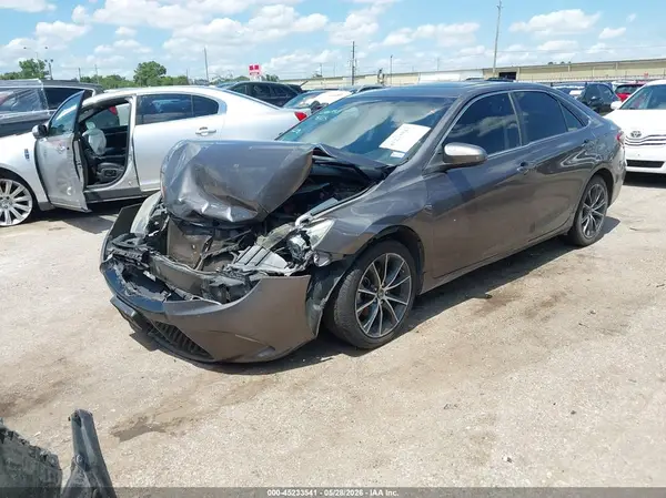 4T1BF1FK7GU519387 2016 TOYOTA CAMRY - Image 2