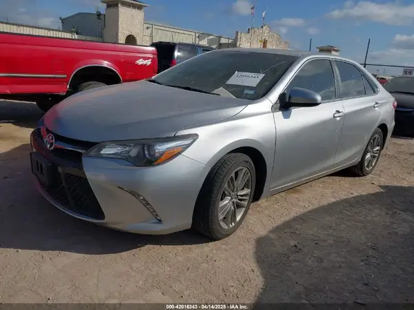4T1BF1FK7GU523732 2016 TOYOTA CAMRY - Image 2