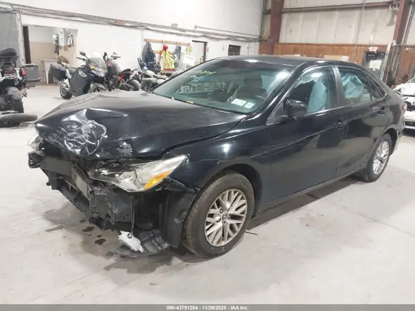 4T1BF1FK7GU526419 2016 TOYOTA CAMRY - Image 2