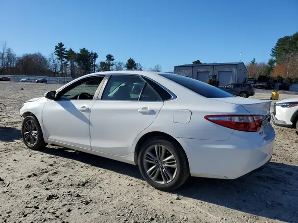 4T1BF1FK7GU527070 2016 TOYOTA CAMRY - Image 2