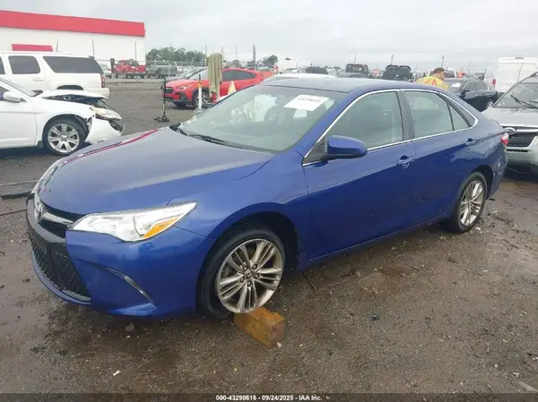 4T1BF1FK7GU533998 2016 TOYOTA CAMRY - Image 2