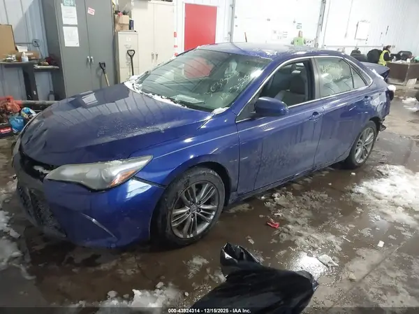 4T1BF1FK7GU535587 2016 TOYOTA CAMRY - Image 2