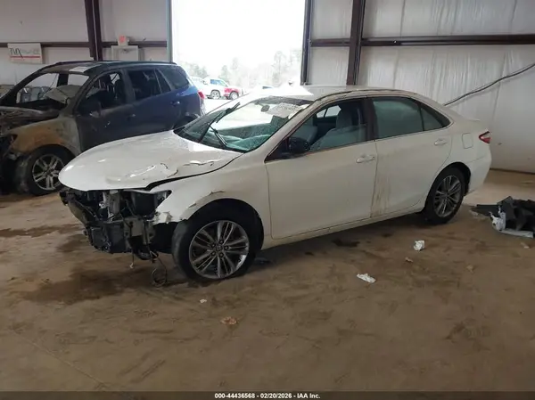 4T1BF1FK7GU541647 2016 TOYOTA CAMRY - Image 2