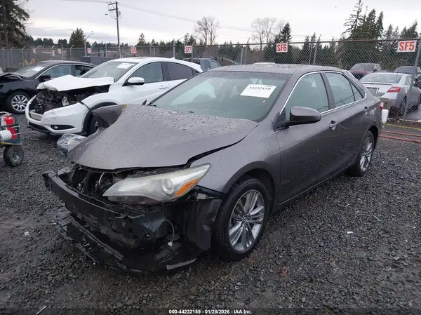 4T1BF1FK7GU547075 2016 TOYOTA CAMRY - Image 2